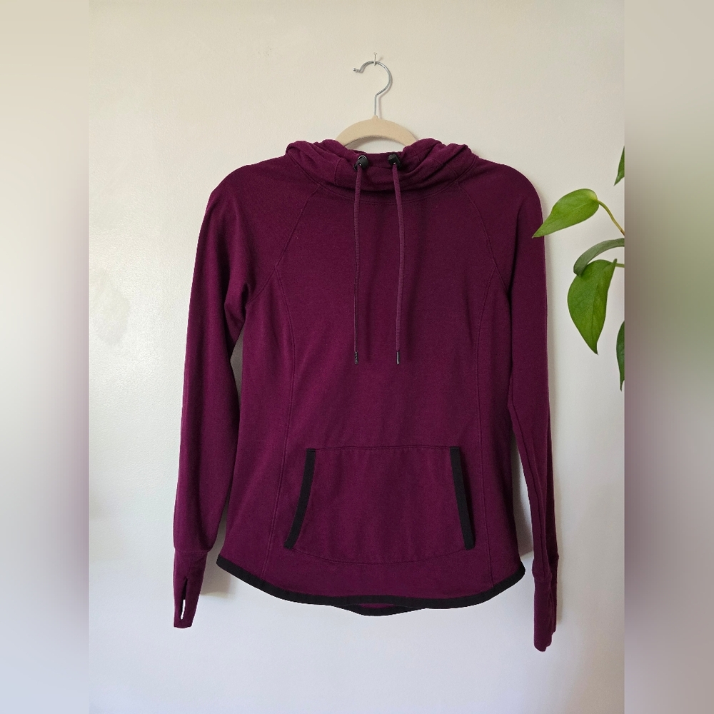 Athleta Size XS Womens Pullover Hooded Sweatshirt Thumb Holes, Pockets, Berry